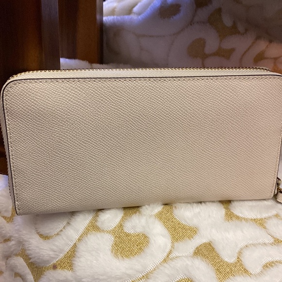 Coach Chalk Accordion Zip Wallet NWT - Picture 2 of 5
